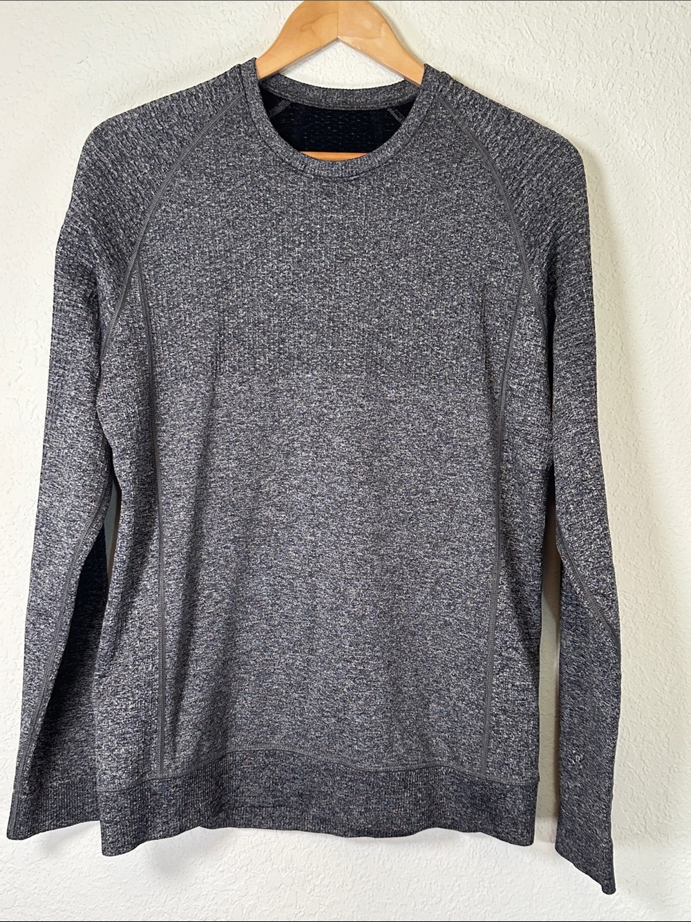 Lululemon Athletica Men's Heather Gray Wool Blend Performance Crew Neck Sweater